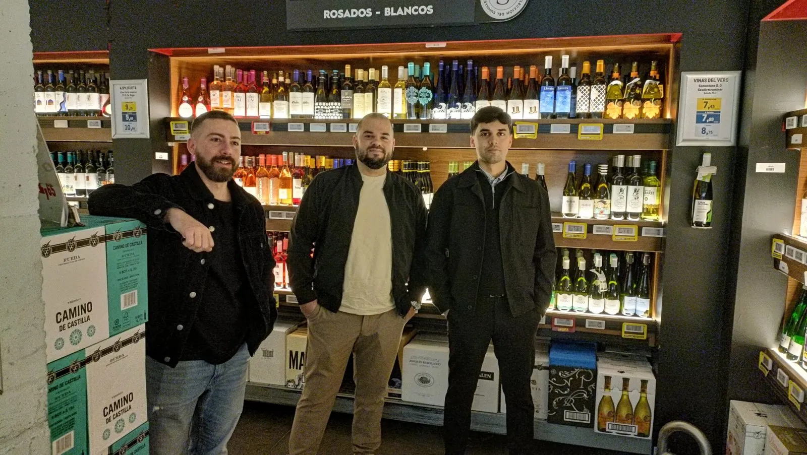 Three members of the STILLROOM team in front of the white and rosé wine displays at the Makro store at Paseo Imperial, Madrid